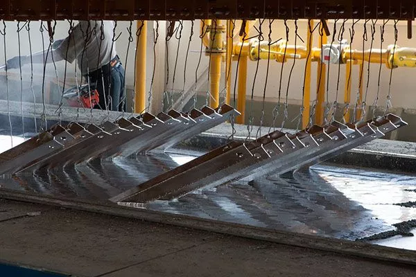 Процесс обработки горячим цинком